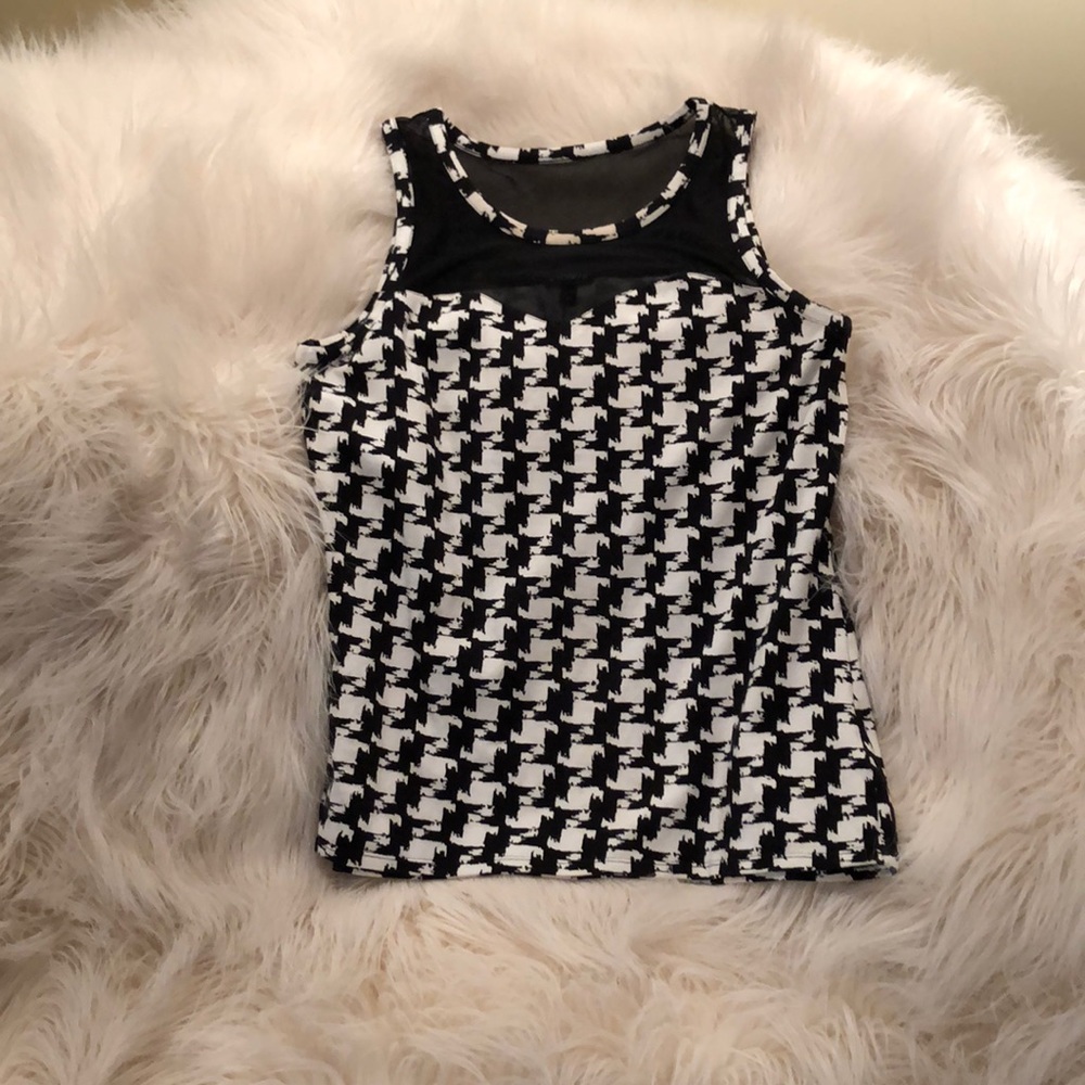 Black & white houndstooth top